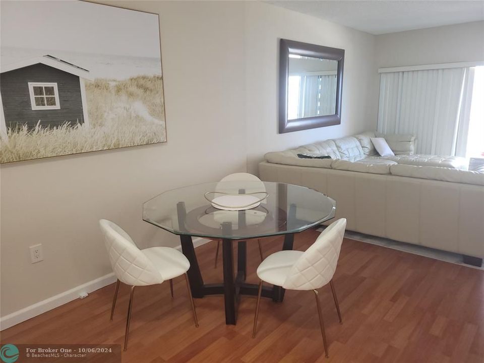 For Rent: $3,500 (1 beds, 1 baths, 870 Square Feet)