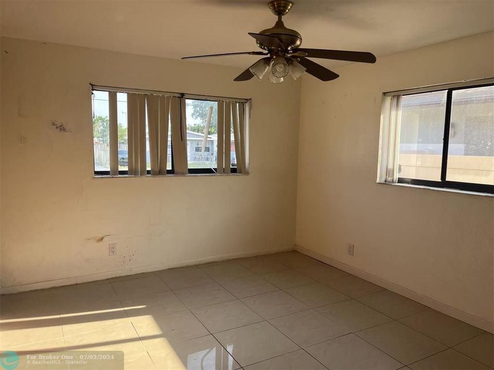 Active With Contract: $370,000 (3 beds, 2 baths, 1384 Square Feet)