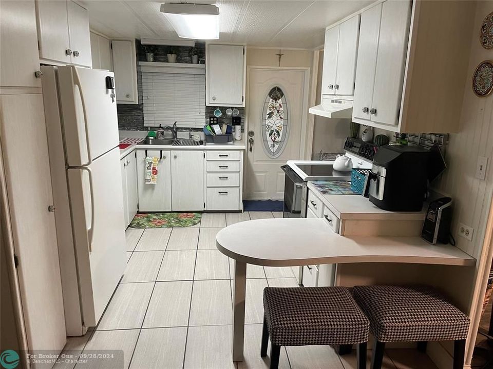 For Sale: $199,500 (2 beds, 2 baths, 1116 Square Feet)