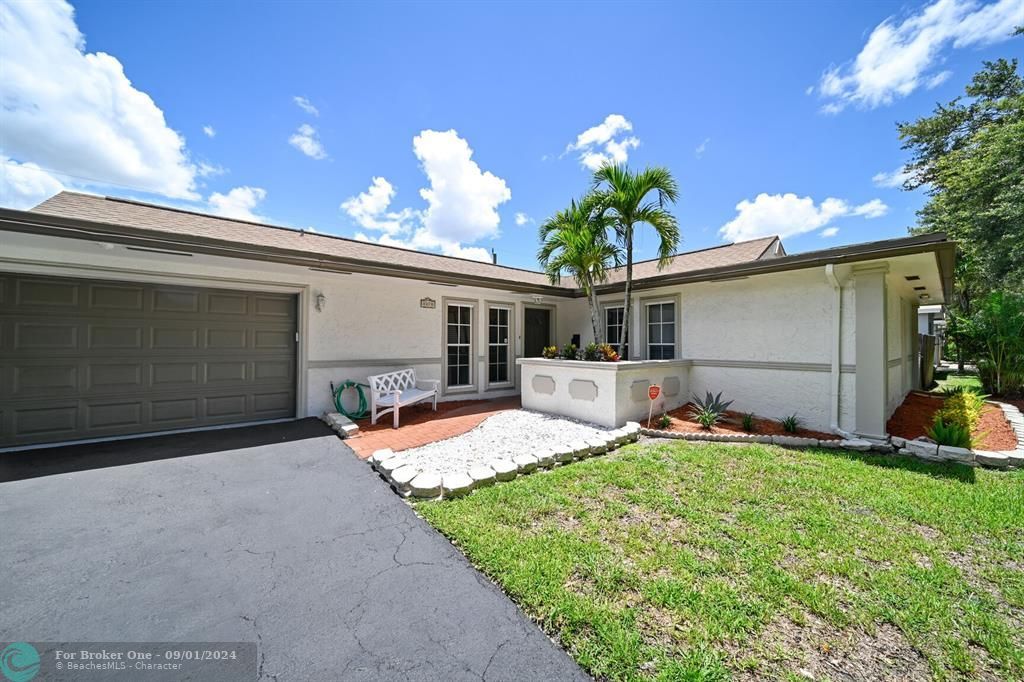 For Sale: $604,900 (3 beds, 2 baths, 1472 Square Feet)