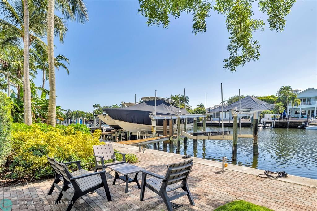 Recently Sold: $1,399,000 (3 beds, 2 baths, 1990 Square Feet)