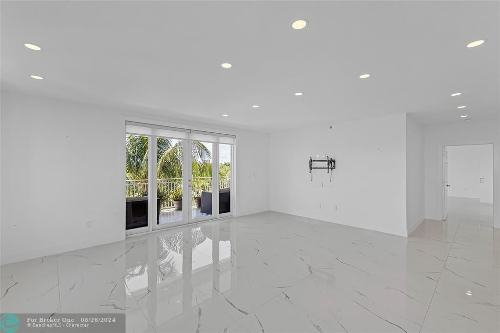 Recently Sold: $1,399,000 (3 beds, 2 baths, 1990 Square Feet)