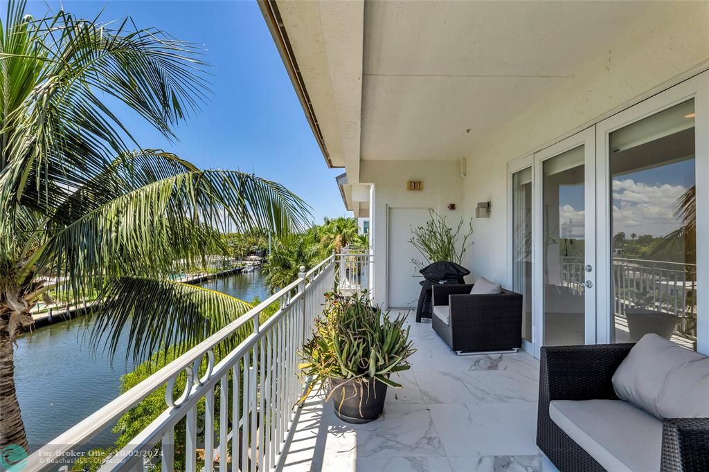 Recently Sold: $1,399,000 (3 beds, 2 baths, 1990 Square Feet)