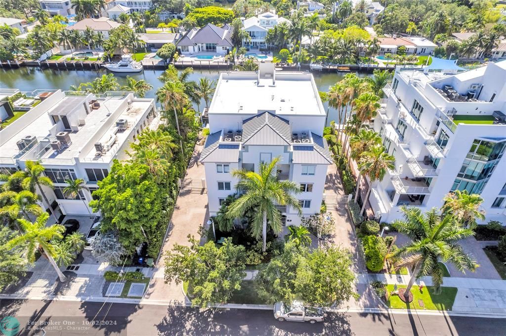 For Sale: $1,399,000 (3 beds, 2 baths, 1990 Square Feet)