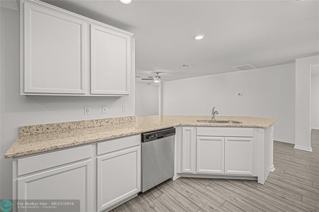 Active With Contract: $363,900 (3 beds, 2 baths, 1540 Square Feet)