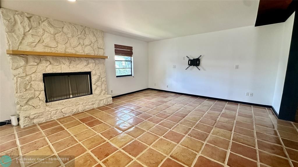 Active With Contract: $3,950 (3 beds, 2 baths, 2057 Square Feet)