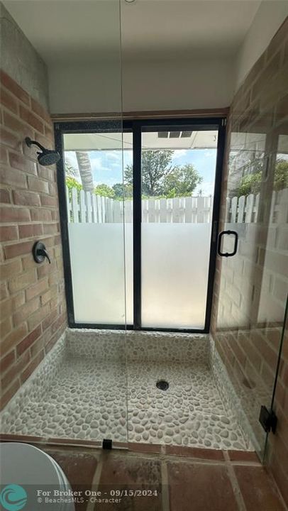 Activo con contrato: $3,950 (3 camas, 2 baños, 2057 Pies cuadrados)