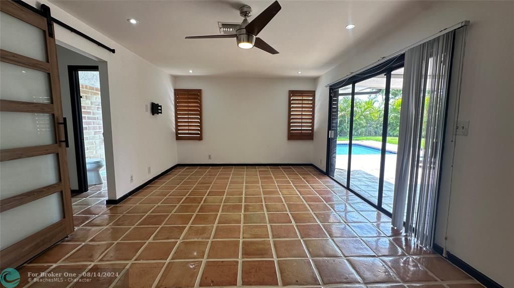 Activo con contrato: $3,950 (3 camas, 2 baños, 2057 Pies cuadrados)