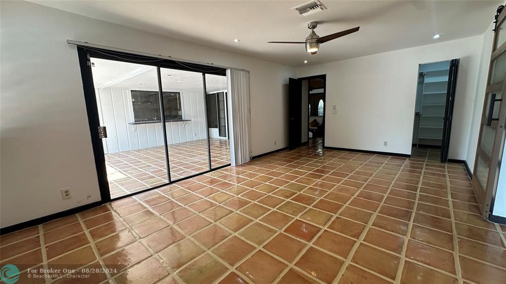 Active With Contract: $3,950 (3 beds, 2 baths, 2057 Square Feet)