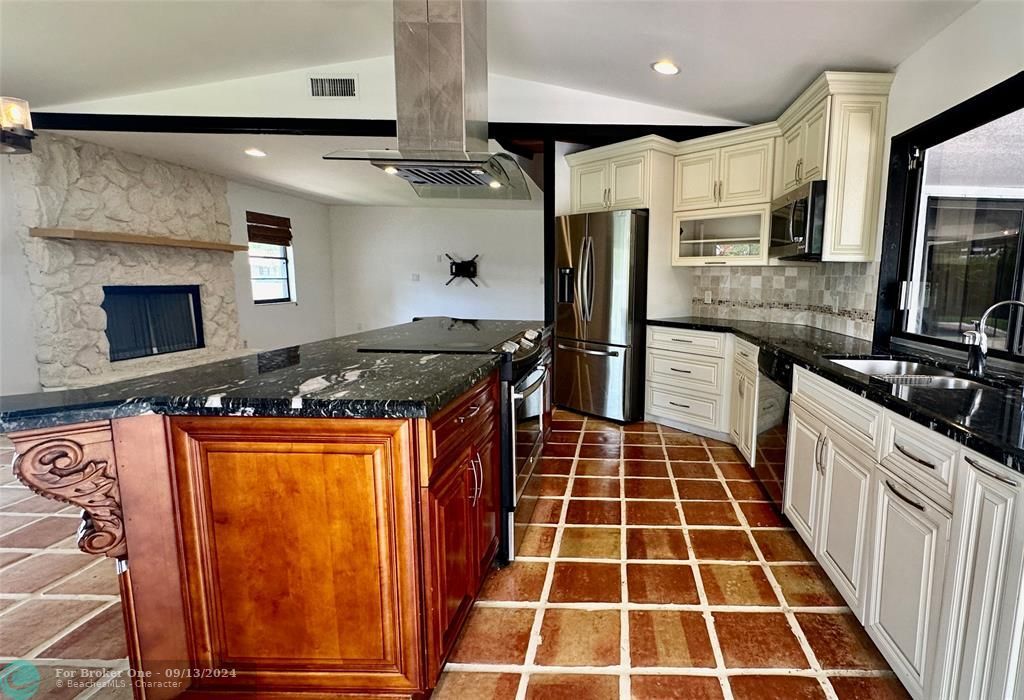 Active With Contract: $3,950 (3 beds, 2 baths, 2057 Square Feet)