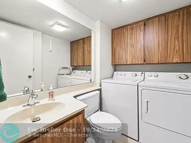 For Sale: $300,000 (2 beds, 2 baths, 1236 Square Feet)