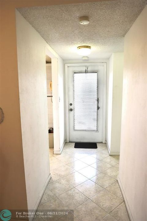 For Sale: $89,500 (1 beds, 1 baths, 660 Square Feet)