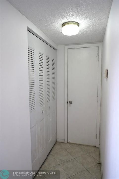 For Sale: $89,500 (1 beds, 1 baths, 660 Square Feet)