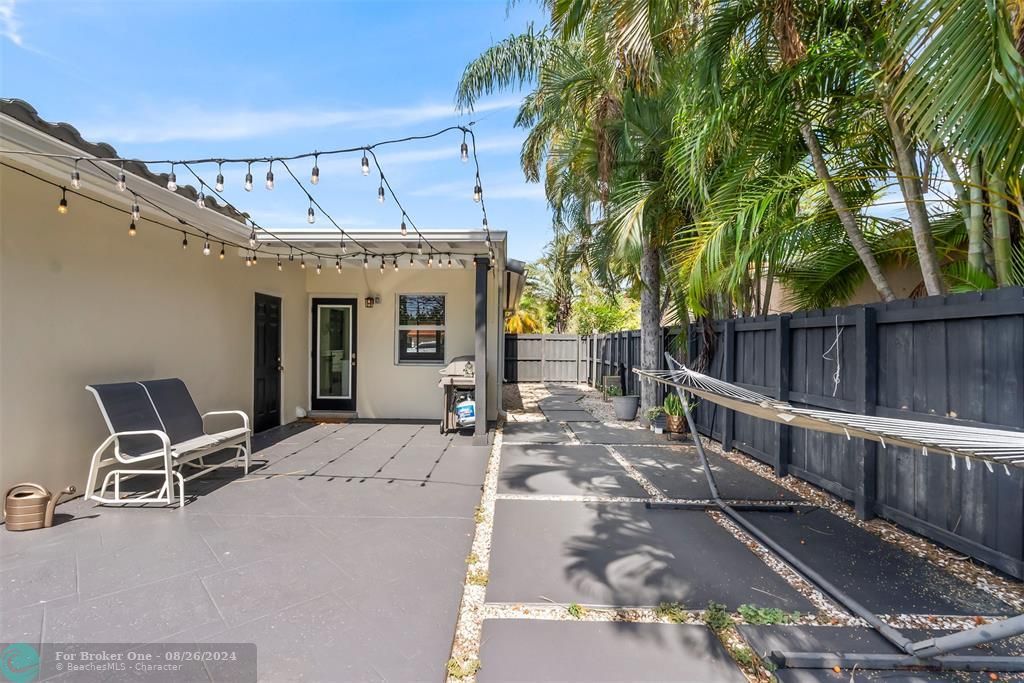 Active With Contract: $3,600 (3 beds, 2 baths, 1297 Square Feet)