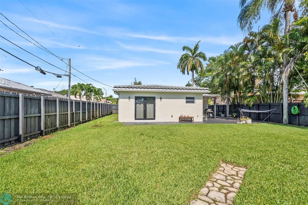 Active With Contract: $3,600 (3 beds, 2 baths, 1297 Square Feet)