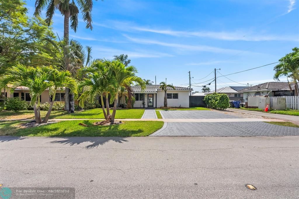 Active With Contract: $3,600 (3 beds, 2 baths, 1297 Square Feet)