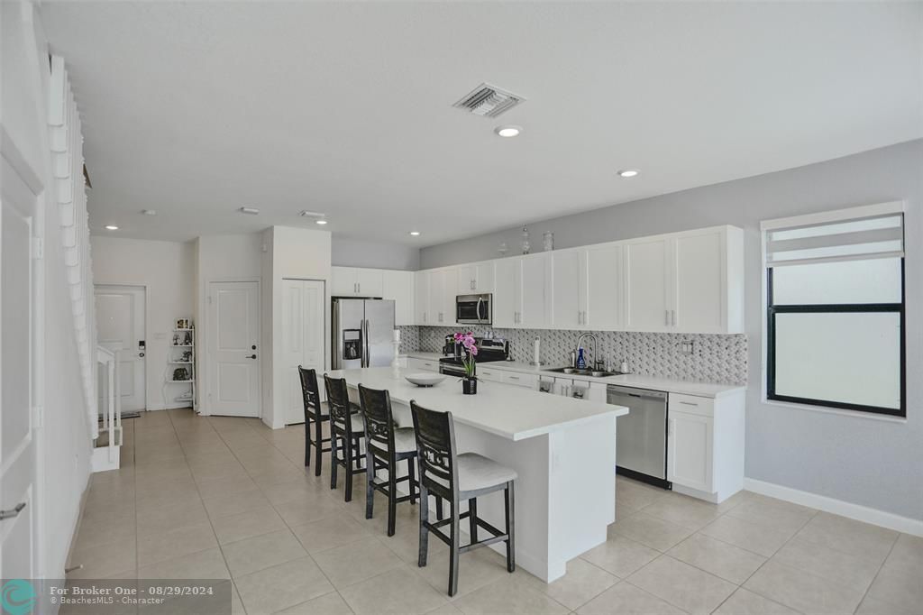 Active With Contract: $3,100 (3 beds, 2 baths, 1772 Square Feet)