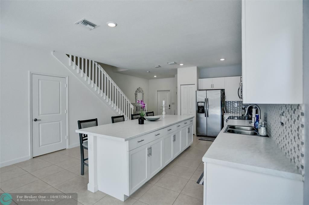 Active With Contract: $3,100 (3 beds, 2 baths, 1772 Square Feet)