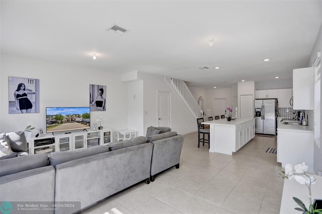 Active With Contract: $3,100 (3 beds, 2 baths, 1772 Square Feet)