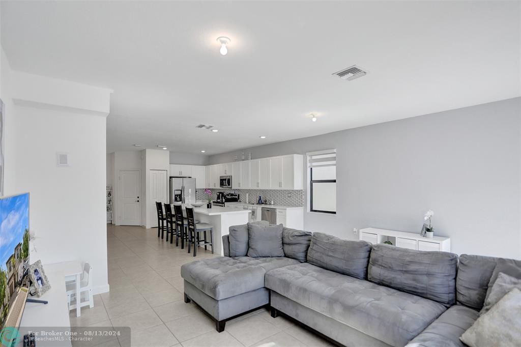 Active With Contract: $3,100 (3 beds, 2 baths, 1772 Square Feet)