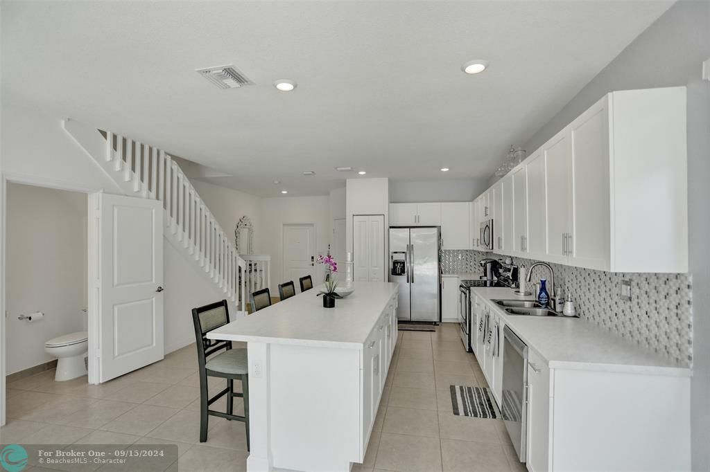 Active With Contract: $3,100 (3 beds, 2 baths, 1772 Square Feet)