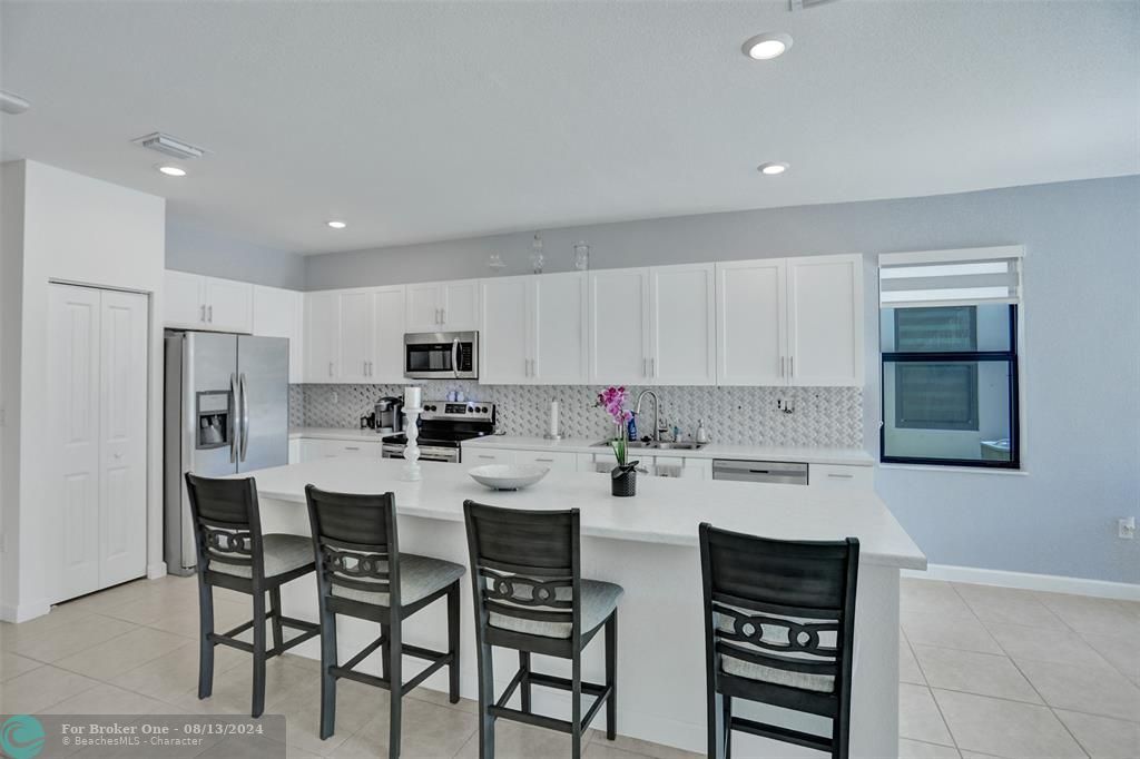 Active With Contract: $3,100 (3 beds, 2 baths, 1772 Square Feet)