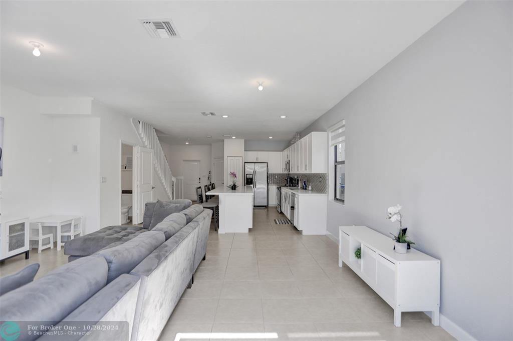 Active With Contract: $3,100 (3 beds, 2 baths, 1772 Square Feet)