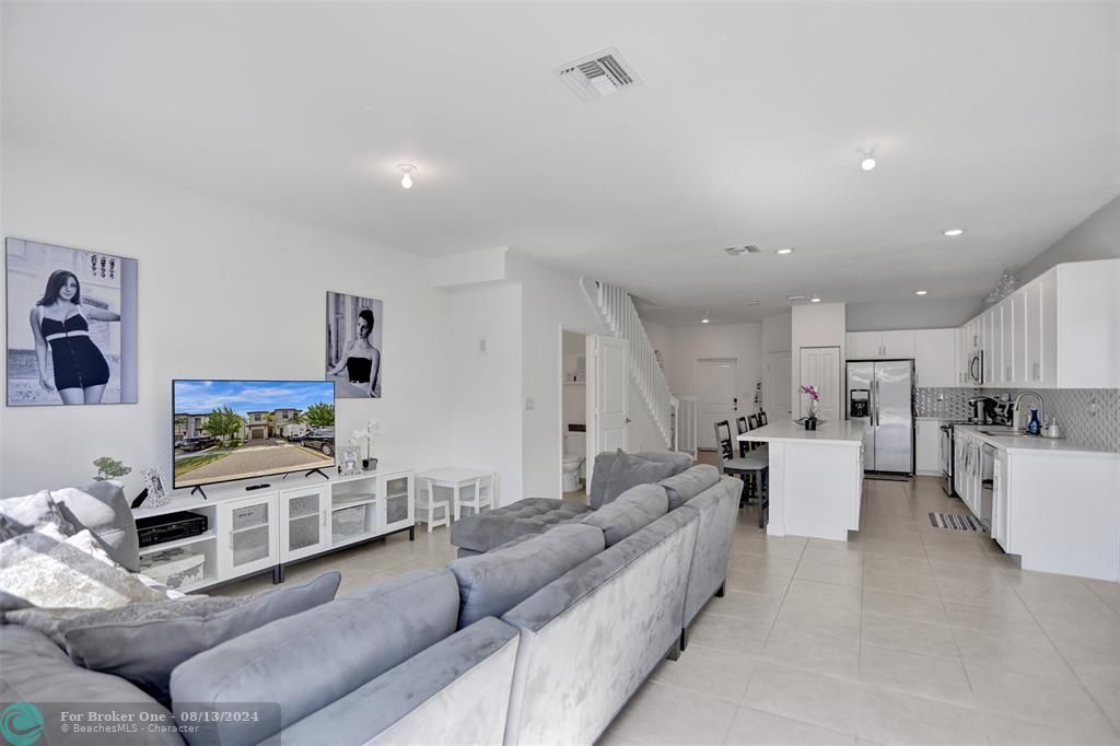 Active With Contract: $3,100 (3 beds, 2 baths, 1772 Square Feet)