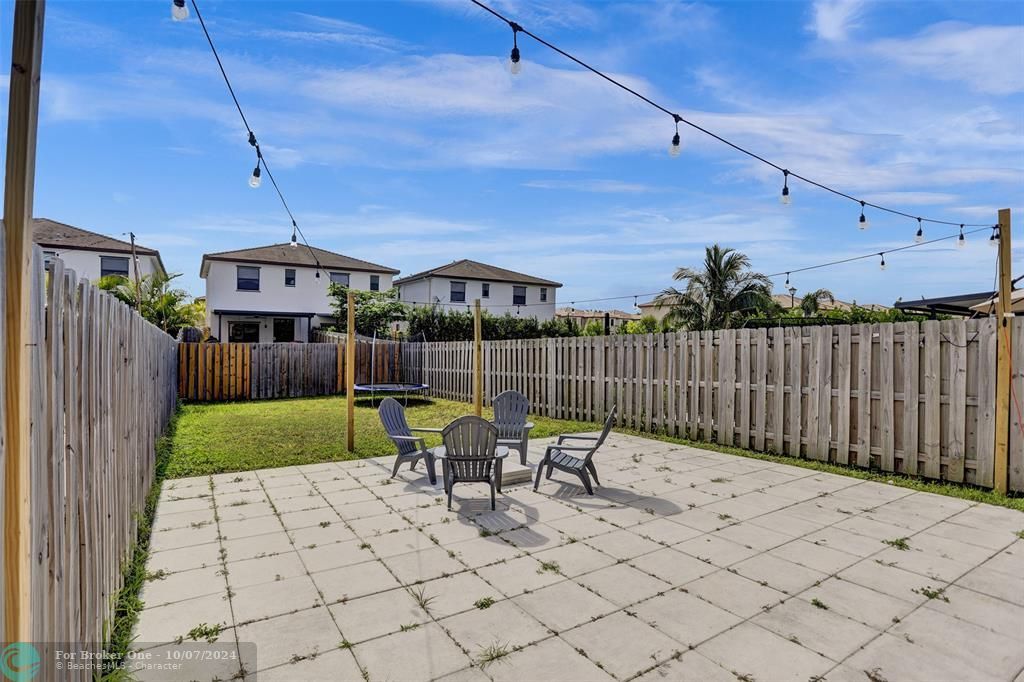 Active With Contract: $3,100 (3 beds, 2 baths, 1772 Square Feet)