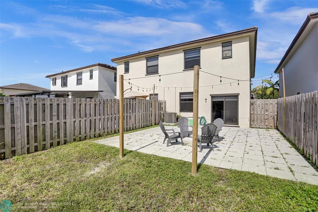 Active With Contract: $3,100 (3 beds, 2 baths, 1772 Square Feet)