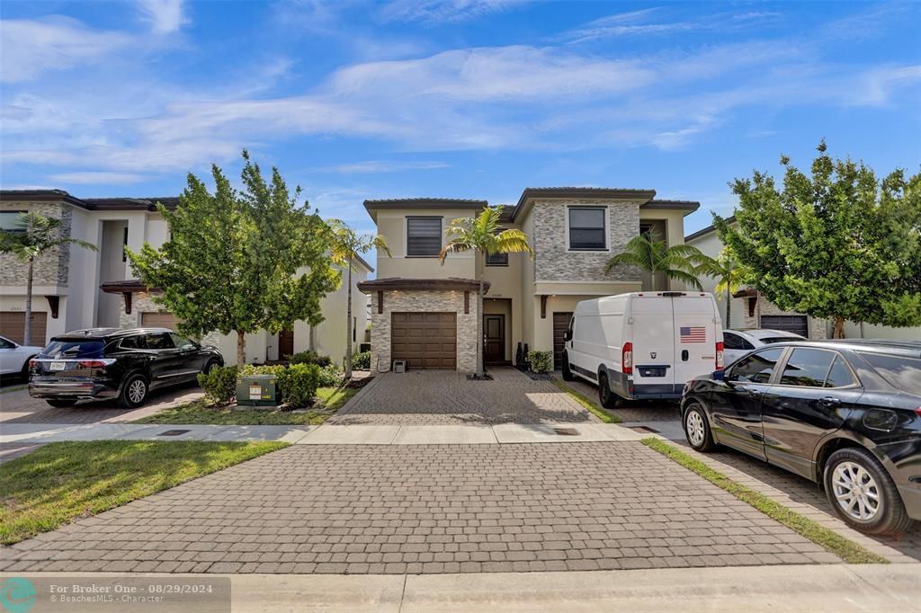 Active With Contract: $3,100 (3 beds, 2 baths, 1772 Square Feet)