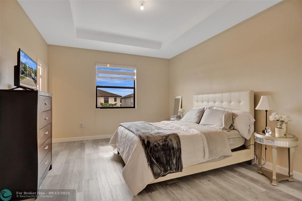 Active With Contract: $3,100 (3 beds, 2 baths, 1772 Square Feet)