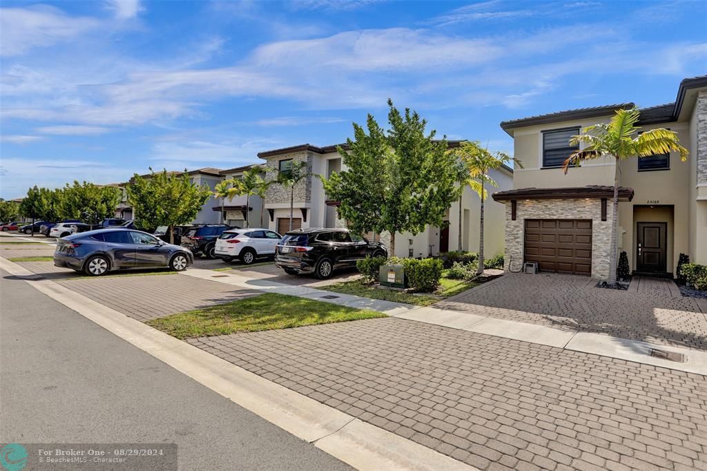 Active With Contract: $3,100 (3 beds, 2 baths, 1772 Square Feet)