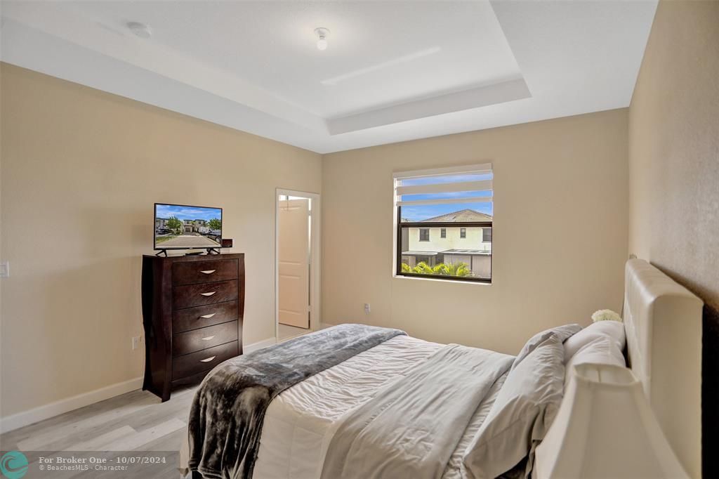 Active With Contract: $3,100 (3 beds, 2 baths, 1772 Square Feet)