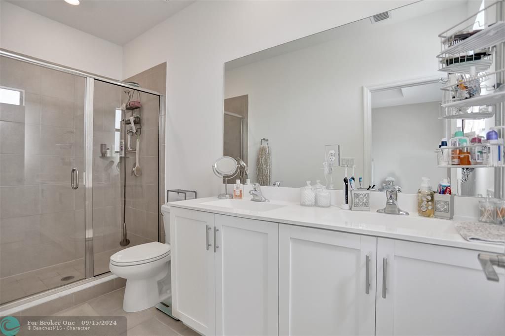 Active With Contract: $3,100 (3 beds, 2 baths, 1772 Square Feet)