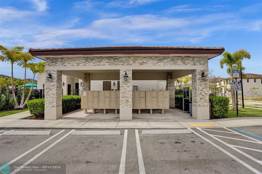 Active With Contract: $3,100 (3 beds, 2 baths, 1772 Square Feet)