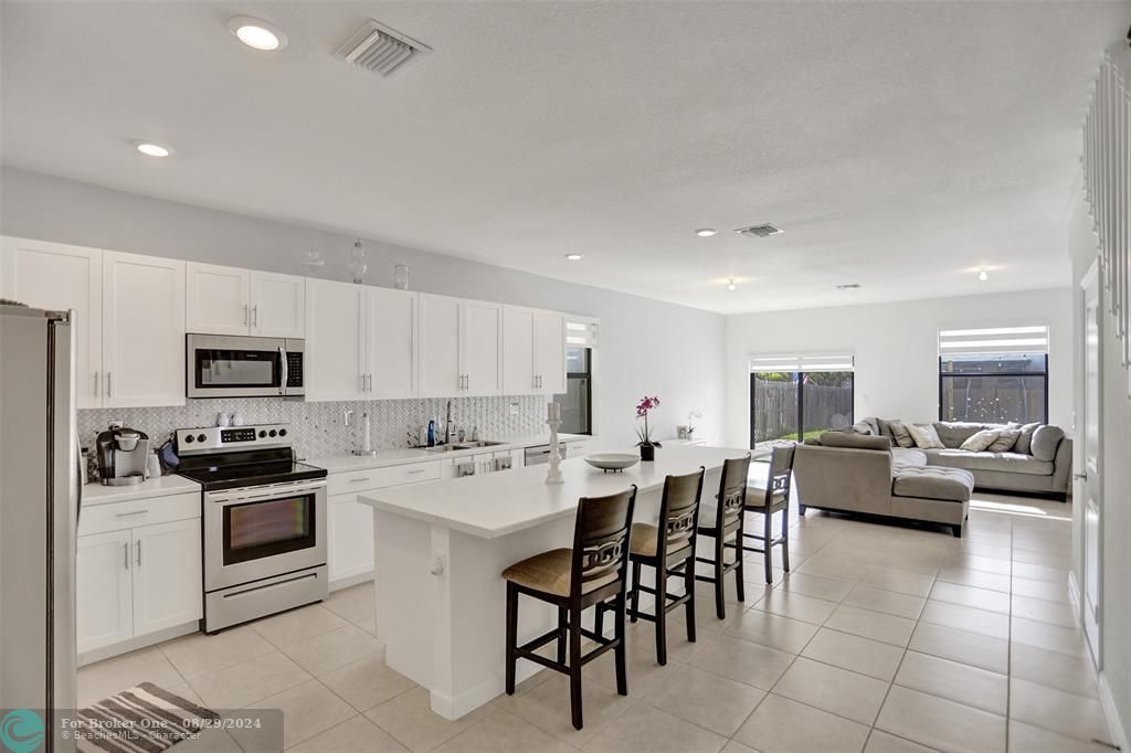 Active With Contract: $3,100 (3 beds, 2 baths, 1772 Square Feet)