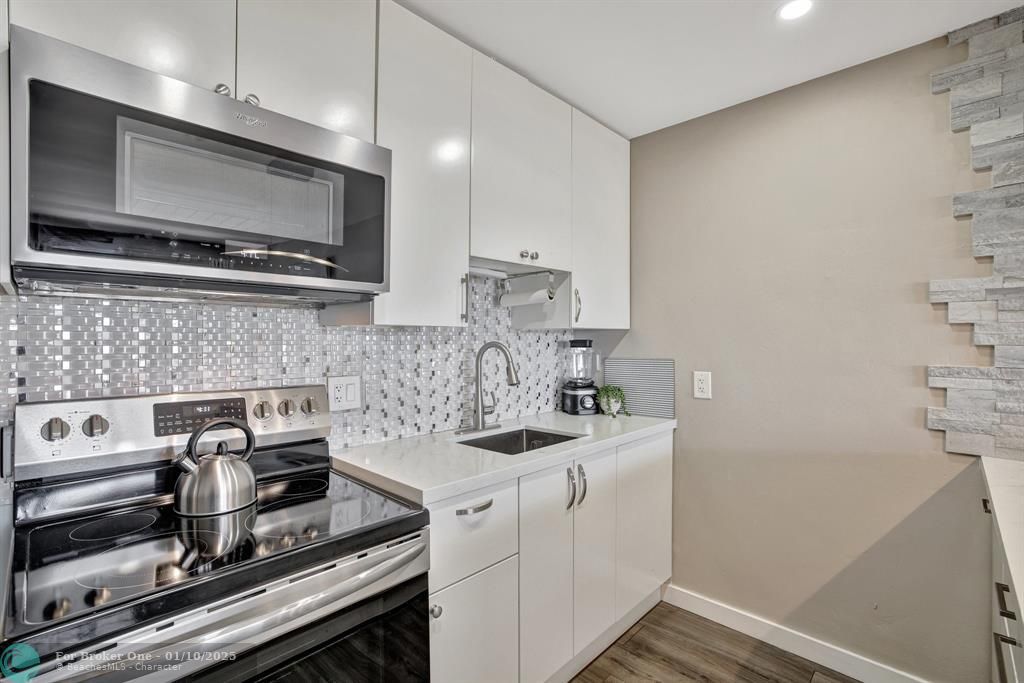 Active With Contract: $168,000 (1 beds, 1 baths, 600 Square Feet)