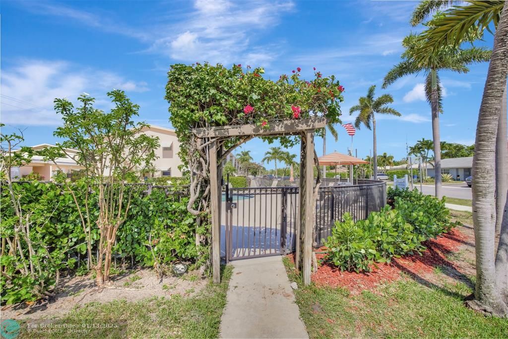 Active With Contract: $168,000 (1 beds, 1 baths, 600 Square Feet)