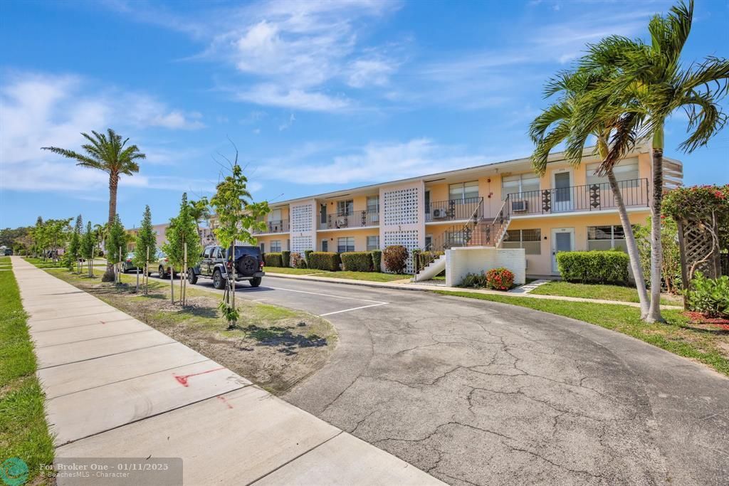 Active With Contract: $168,000 (1 beds, 1 baths, 600 Square Feet)