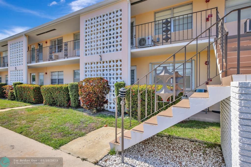 Active With Contract: $168,000 (1 beds, 1 baths, 600 Square Feet)