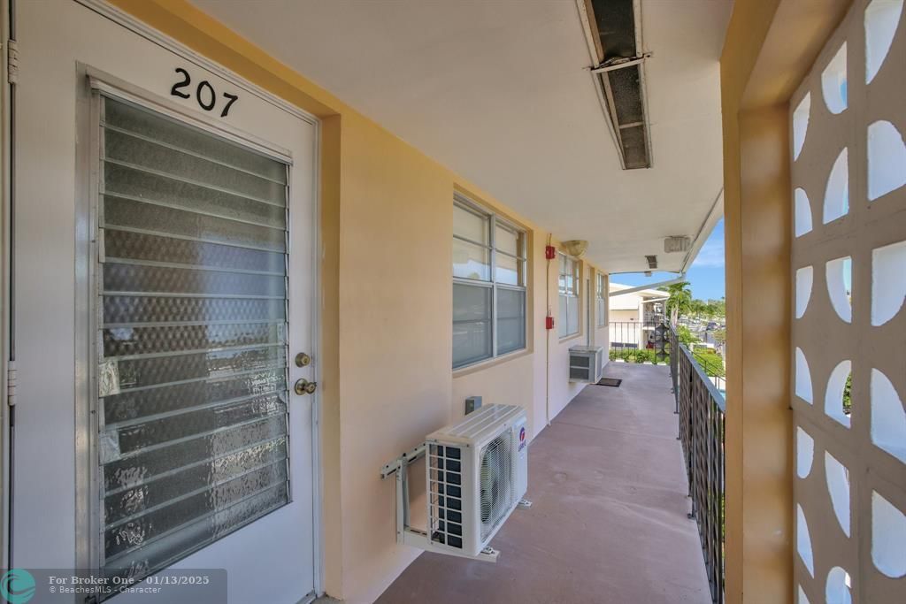 Active With Contract: $168,000 (1 beds, 1 baths, 600 Square Feet)