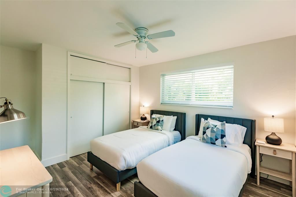 Active With Contract: $2,400 (2 beds, 1 baths, 850 Square Feet)