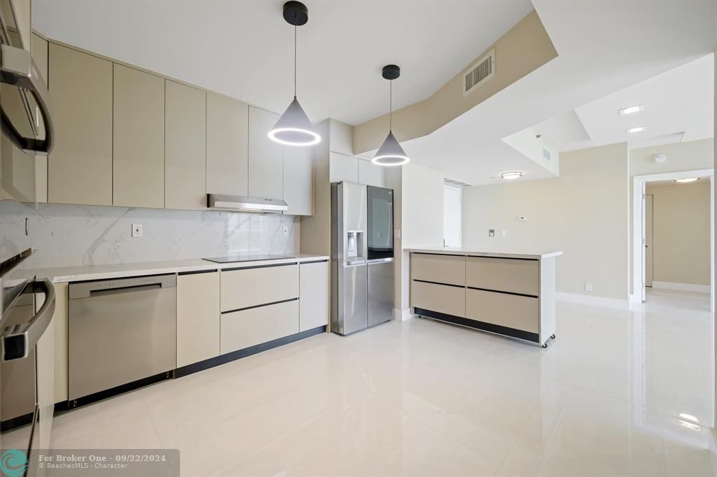 For Sale: $649,000 (2 beds, 2 baths, 1560 Square Feet)