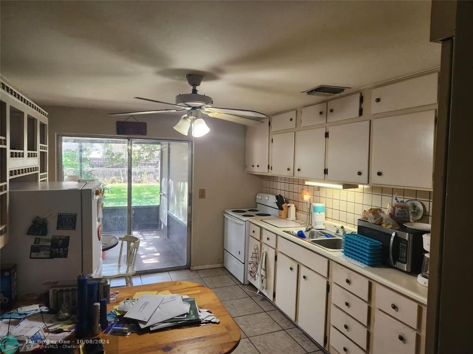 Active With Contract: $385,000 (3 beds, 1 baths, 997 Square Feet)