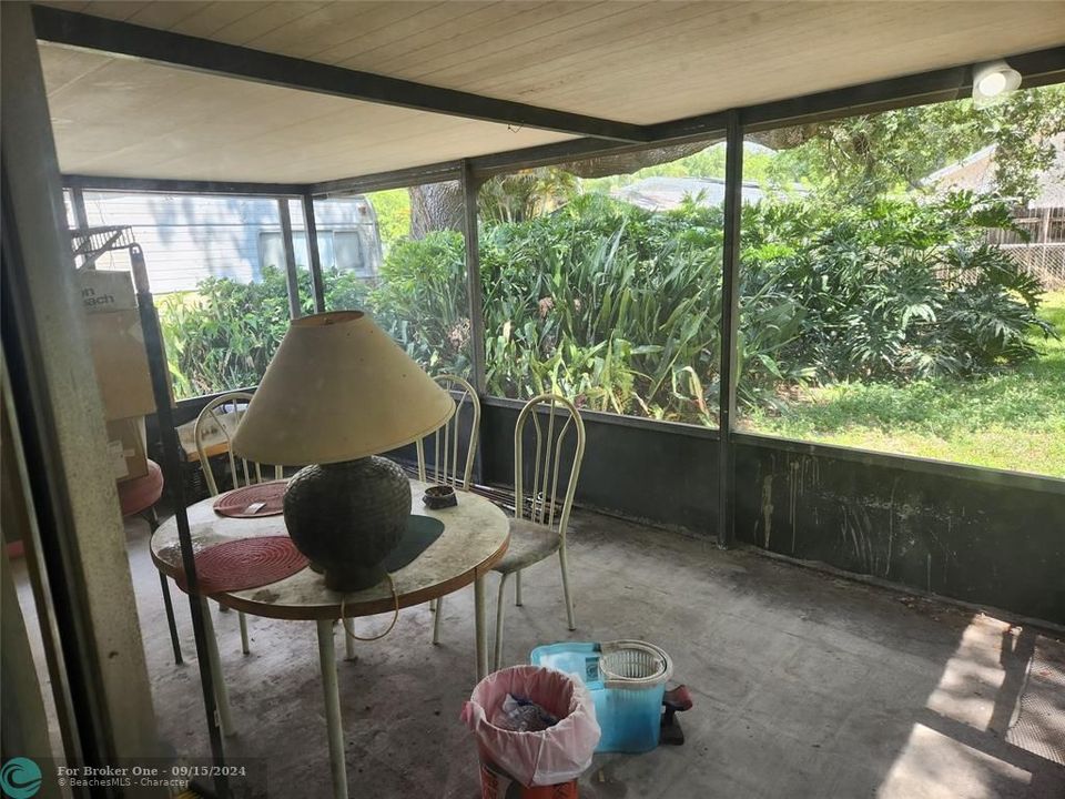 Activo con contrato: $385,000 (3 camas, 1 baños, 997 Pies cuadrados)