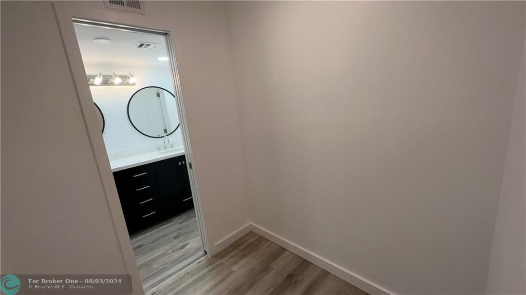 Active With Contract: $3,300 (1 beds, 1 baths, 972 Square Feet)