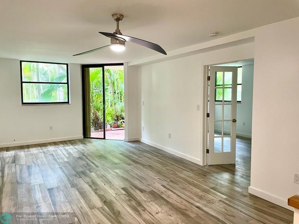 Active With Contract: $3,300 (1 beds, 1 baths, 972 Square Feet)