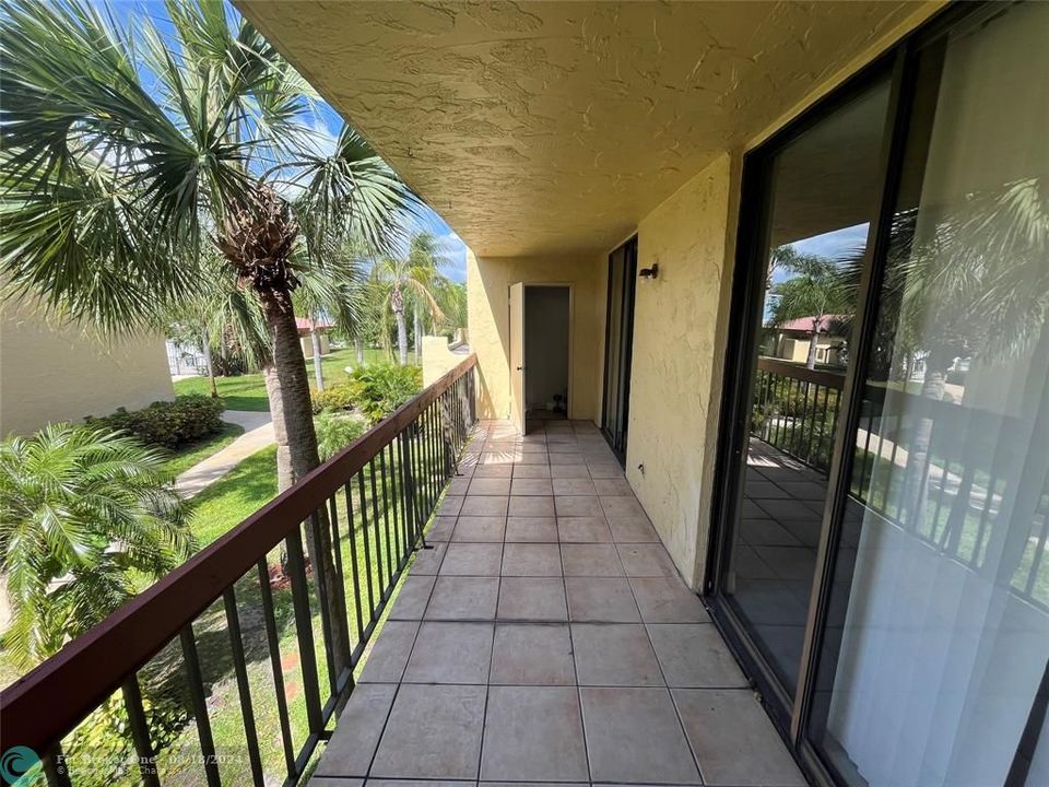 Active With Contract: $1,700 (1 beds, 1 baths, 700 Square Feet)