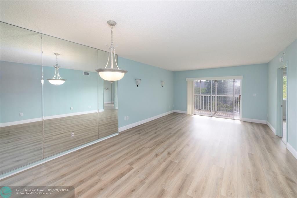 For Sale: $204,000 (2 beds, 2 baths, 1080 Square Feet)